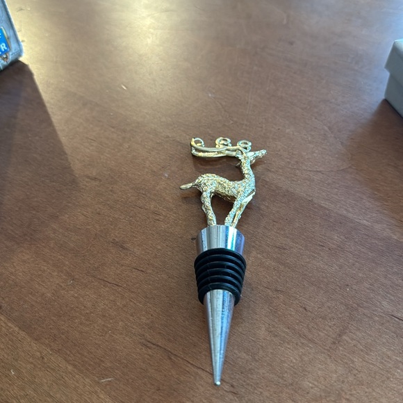 New Holiday Wine Stoper - Picture 2 of 3